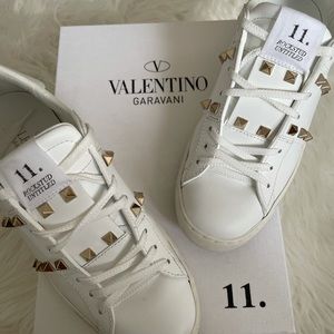 AUTHENTIC Valentino Garavani rock stud sneakers